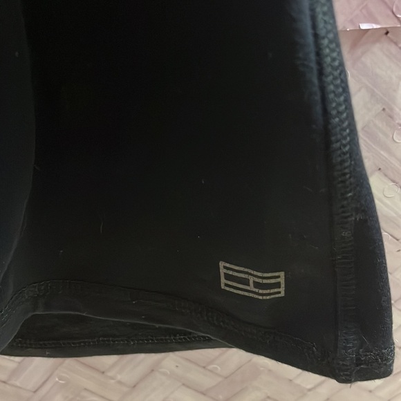 Tommy Hilfiger women’s yoga, sleeveless shirt, size medium black - Picture 5 of 5